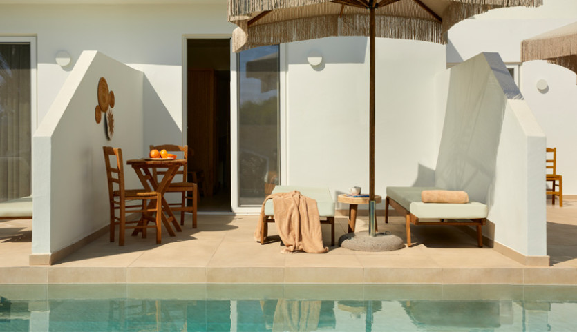 SUPERIOR ROOM WITH SHARED POOL