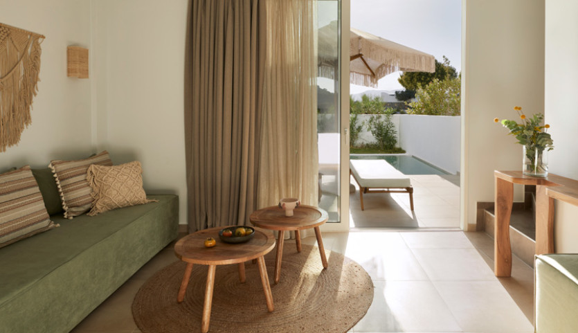 SUITE WITH PRIVATE POOL